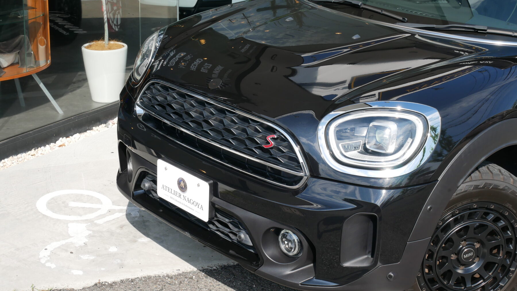 MINI CROSSOVER Cooper SD ALL4 車両写真